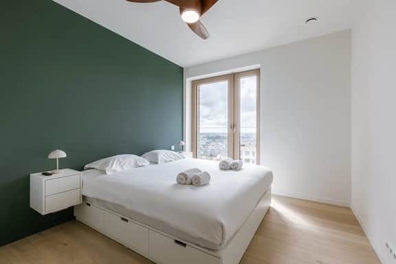 Comfortable retreat w/ patio & parking - Image 3