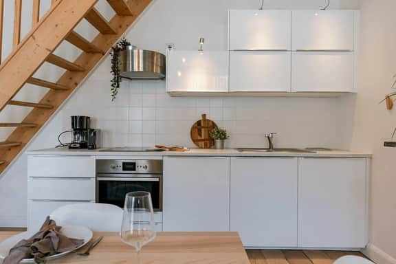 Historic apartment w/ kitchen - Image 4