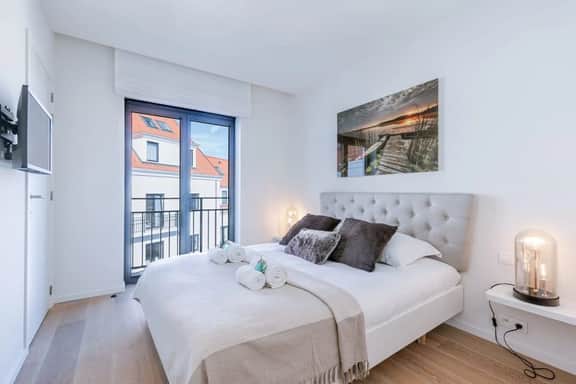 Bright 2BR apt near coastal tram w/ terrace - Image 3