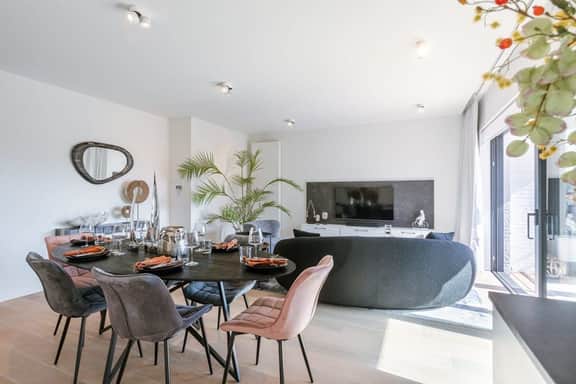 Bright 2BR apt near coastal tram w/ terrace - Image 2