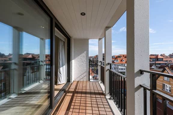 Bright 2BR apt near coastal tram w/ terrace - Image 5
