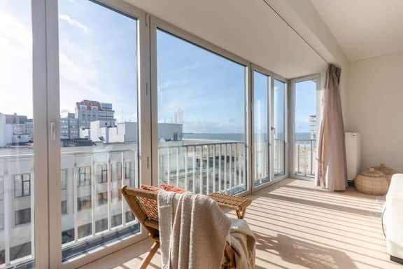 Modern apartment w/ sea view & balcony - Image 5